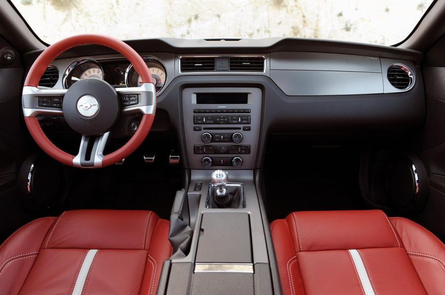  Ford Mustang GT 2011 года  (фото 22 из 90)